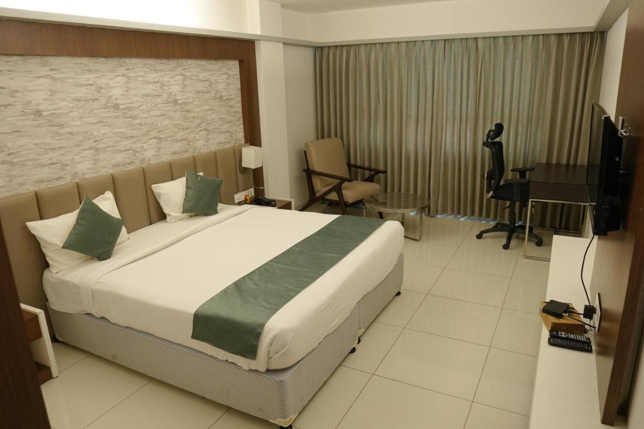 Hotel Konark Khammam エクステリア 写真