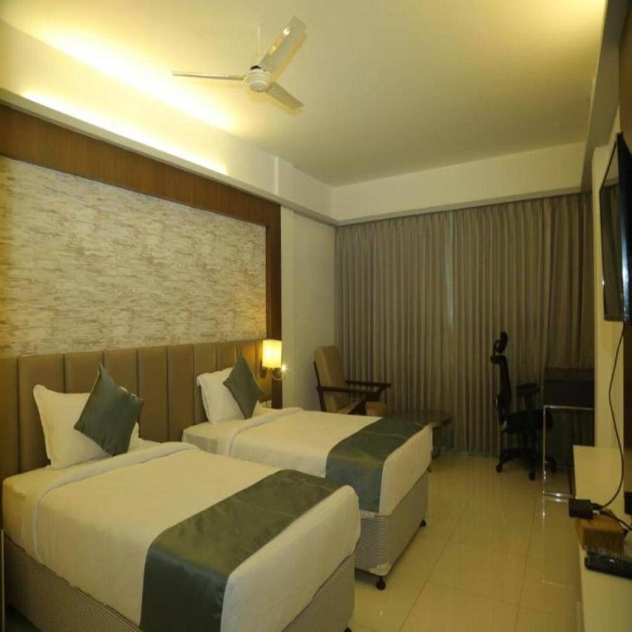 Hotel Konark Khammam エクステリア 写真